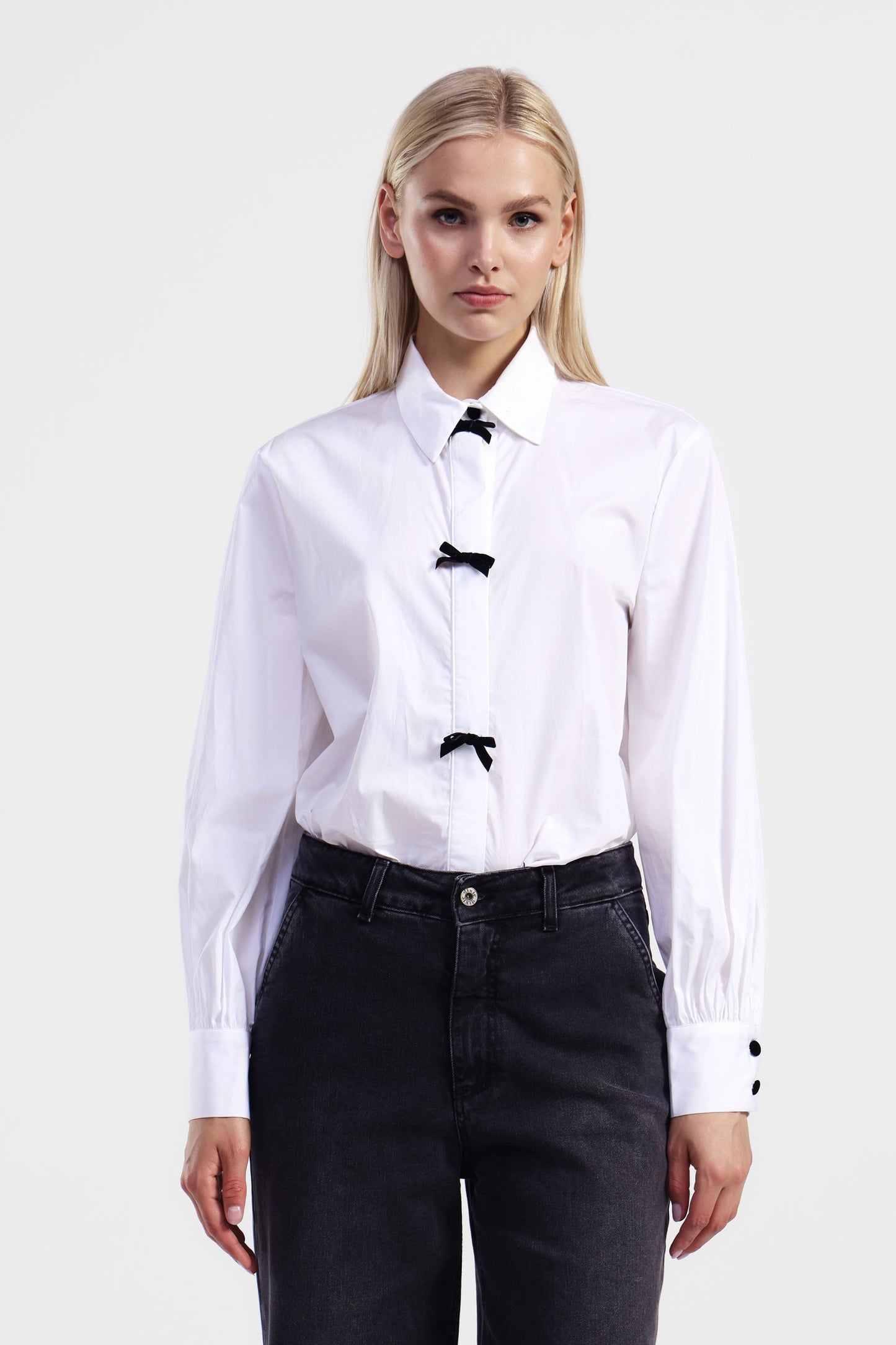 Camicia con colletto classico e fiocchi