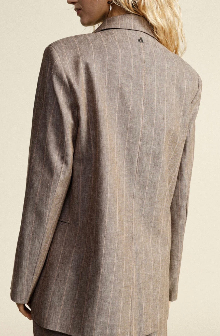 COMPLETO CON BLAZER DOPPIOPETTO A RIGHE CON TASCHE FRONTALI
