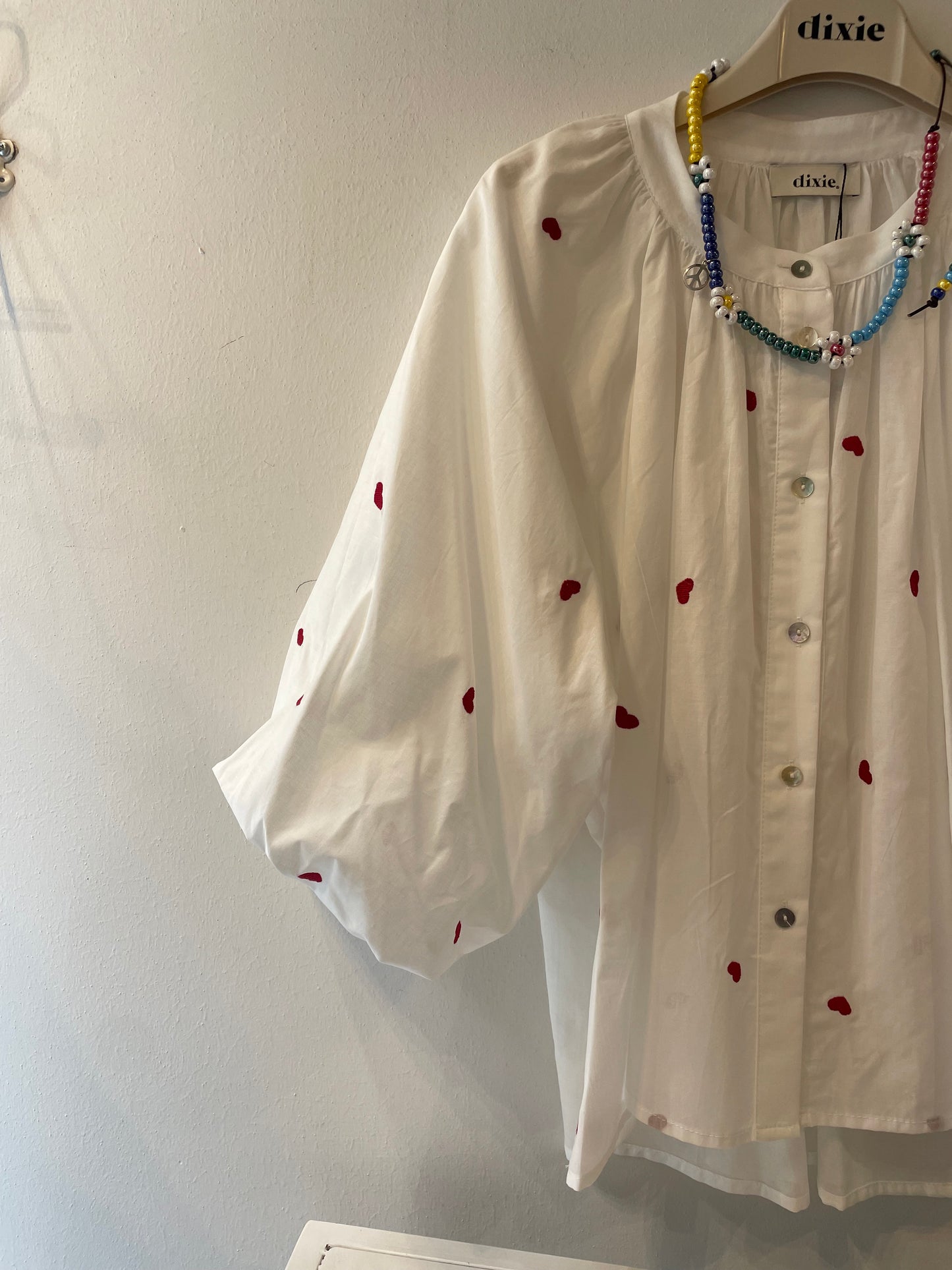 CAMICIA AMPIA CON MANICHE CORTE E DETTAGLI RICAMATI 100%CO