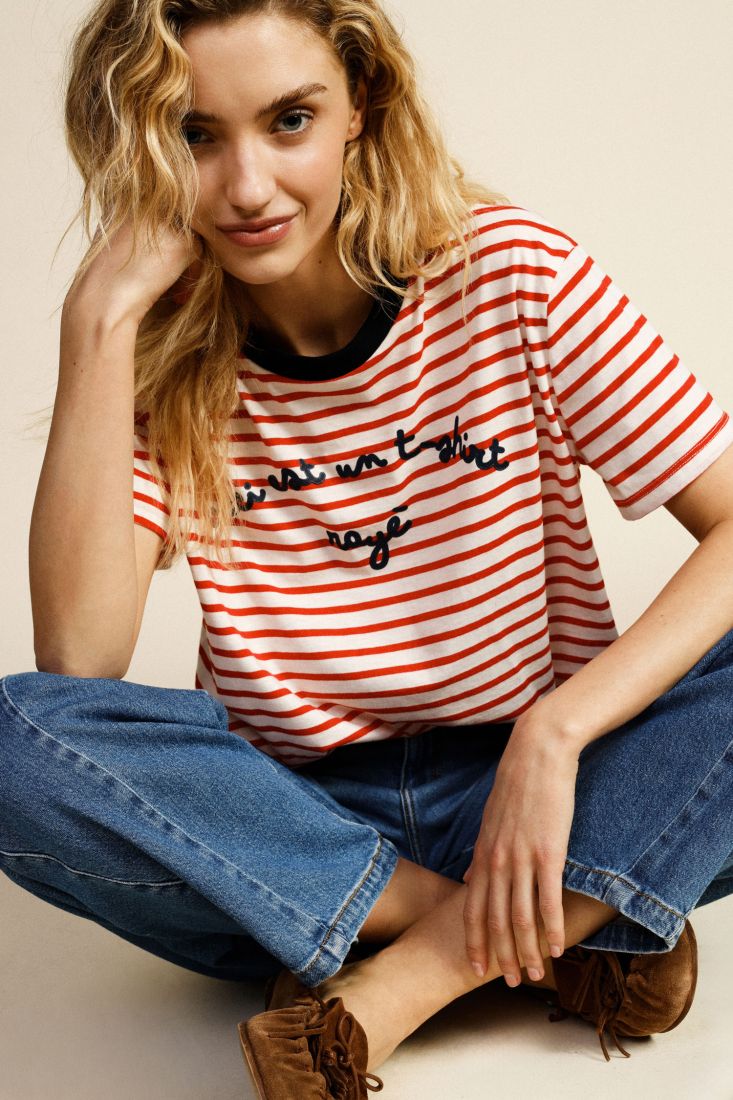 T-shirt a righe con scritta e girocollo