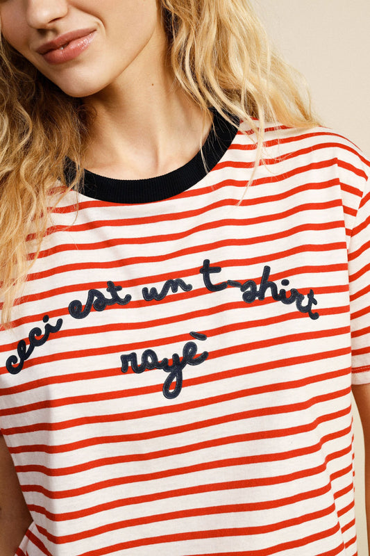 T-shirt a righe con scritta e girocollo
