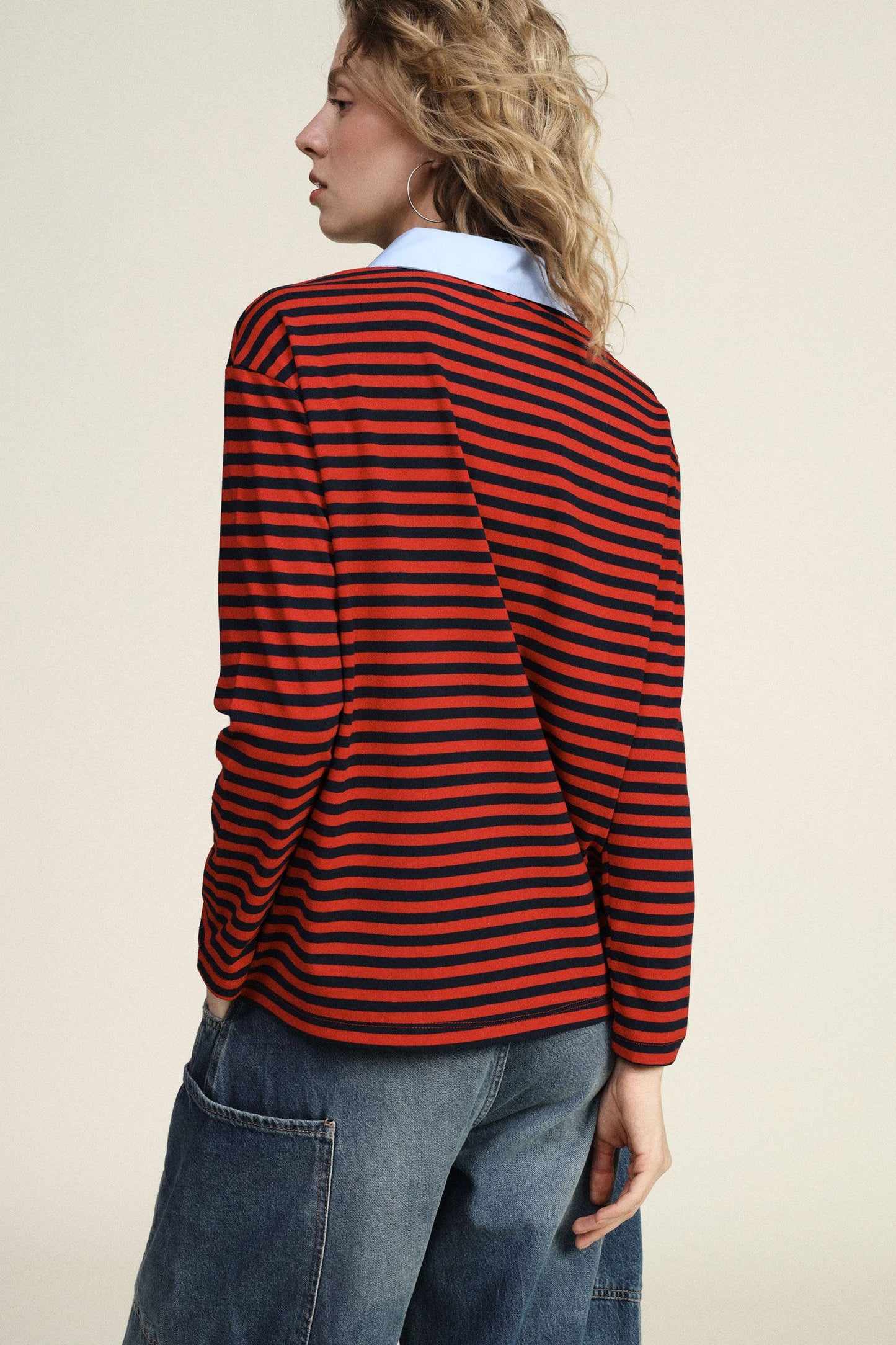 T-shirt a righe con colletto classico a contrasto