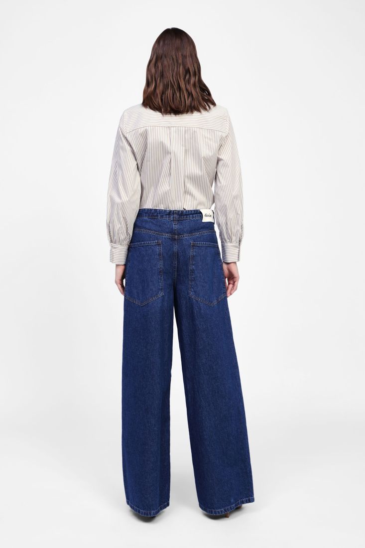 Jeans a gamba larga e vita alta