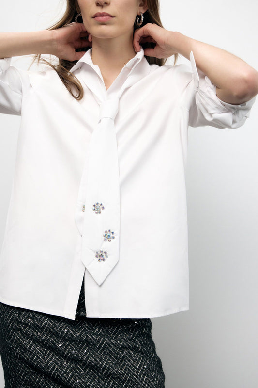 Camicia con fiocco collo e bottoni gioiello