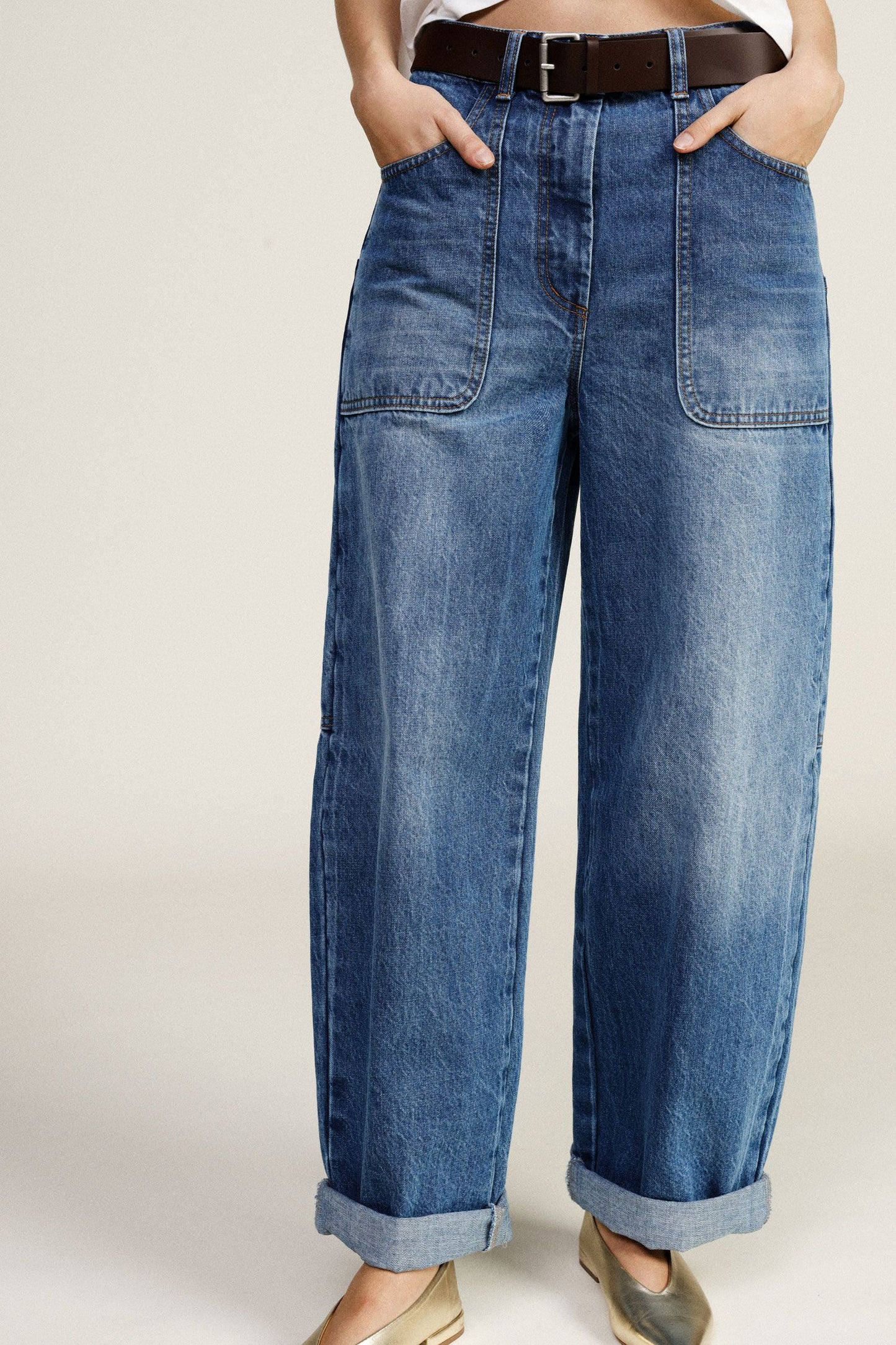 Jeans balloon fit con tasche frontali e risvolto