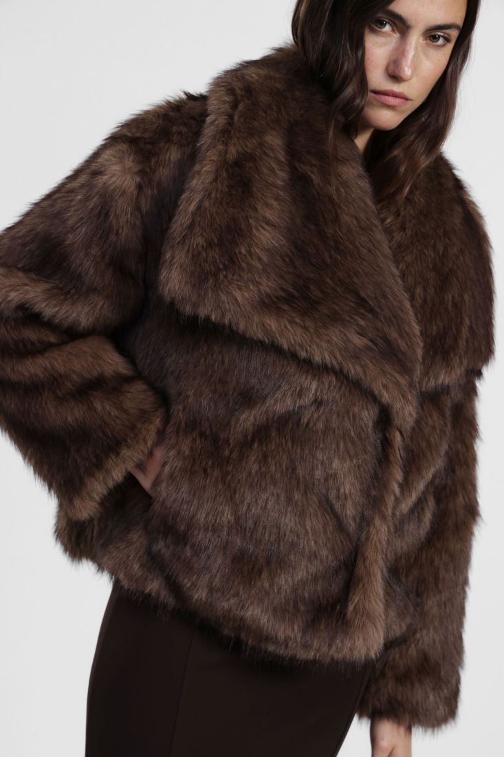 ECO-FUR CORTA CON MAXI REVERS
