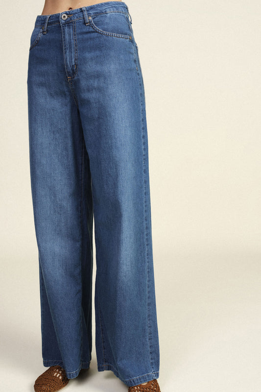 Jeans a gamba larga vita alta con tasche
