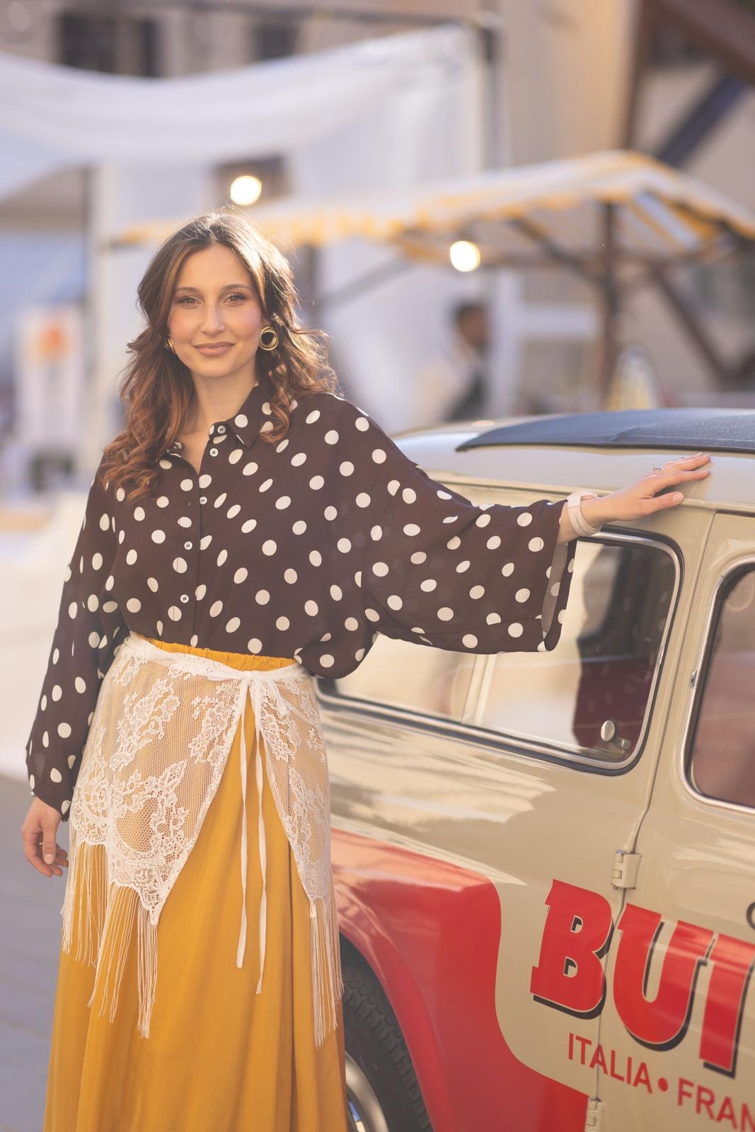 Camicia ampia a pois con maniche a kimono