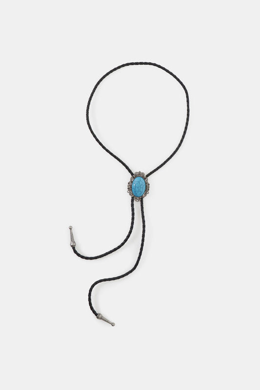 Collana con pietra centrale intagliata