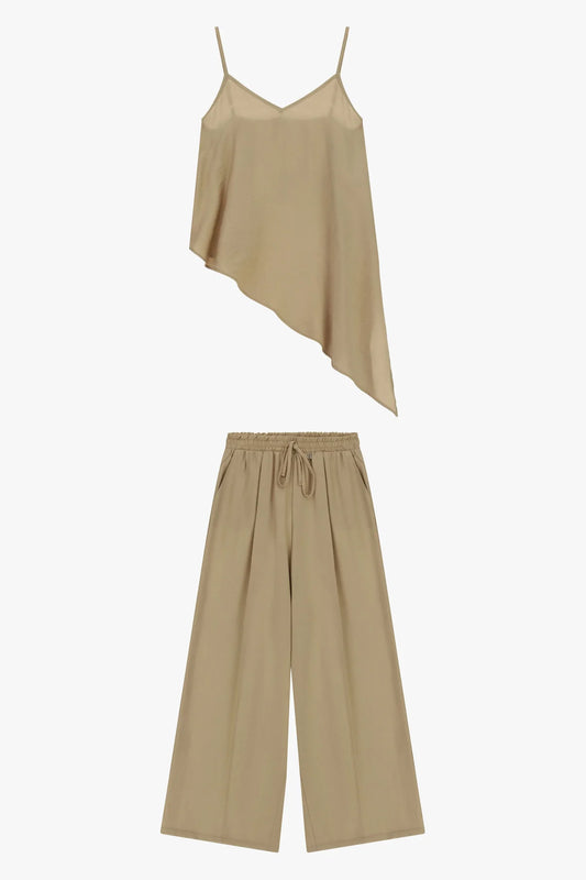 COMPLETO CON TOP ASIMMETRICO E PANTALONI AMPI