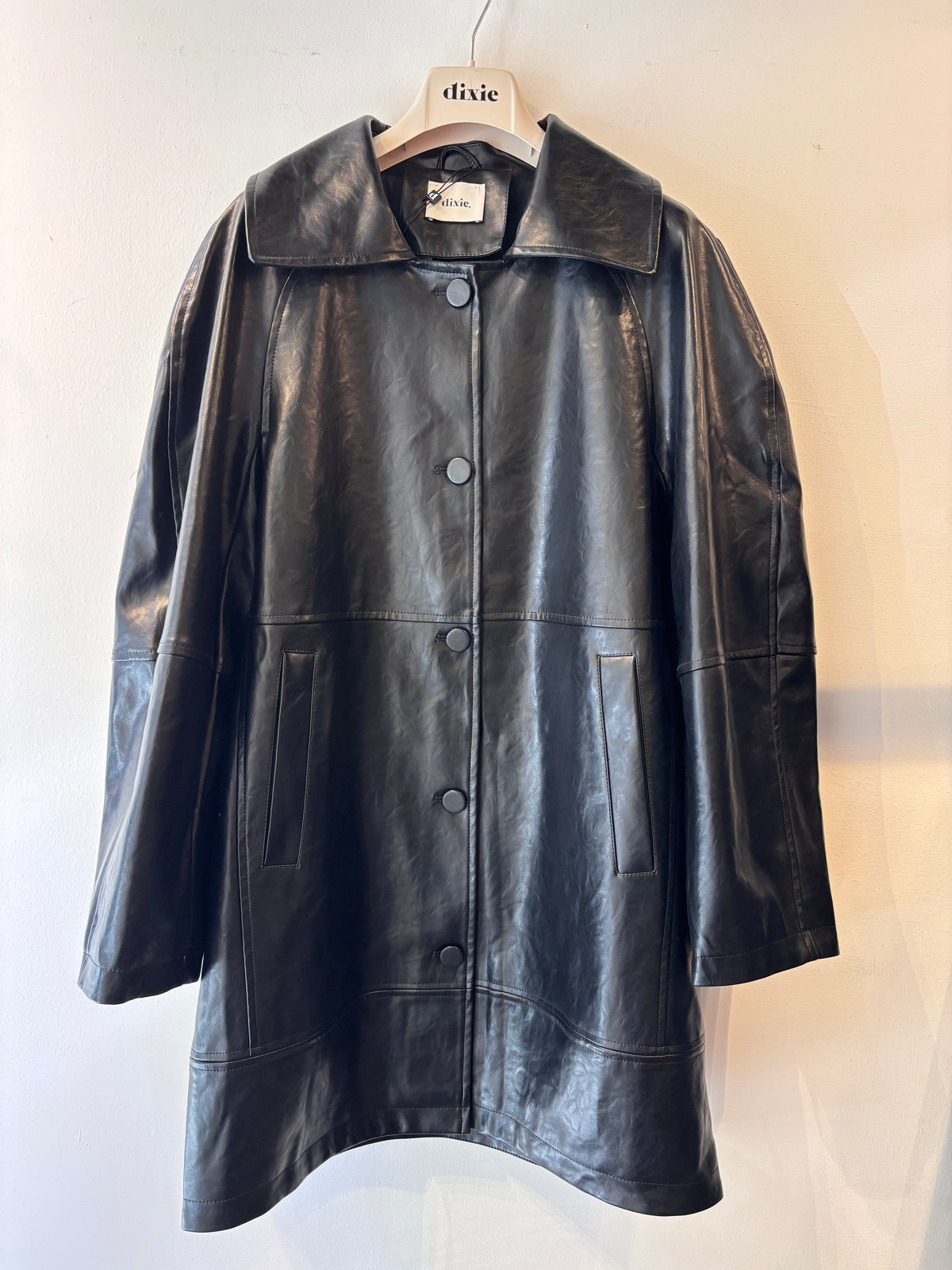 Cappotto linea dritta con tasche laterali