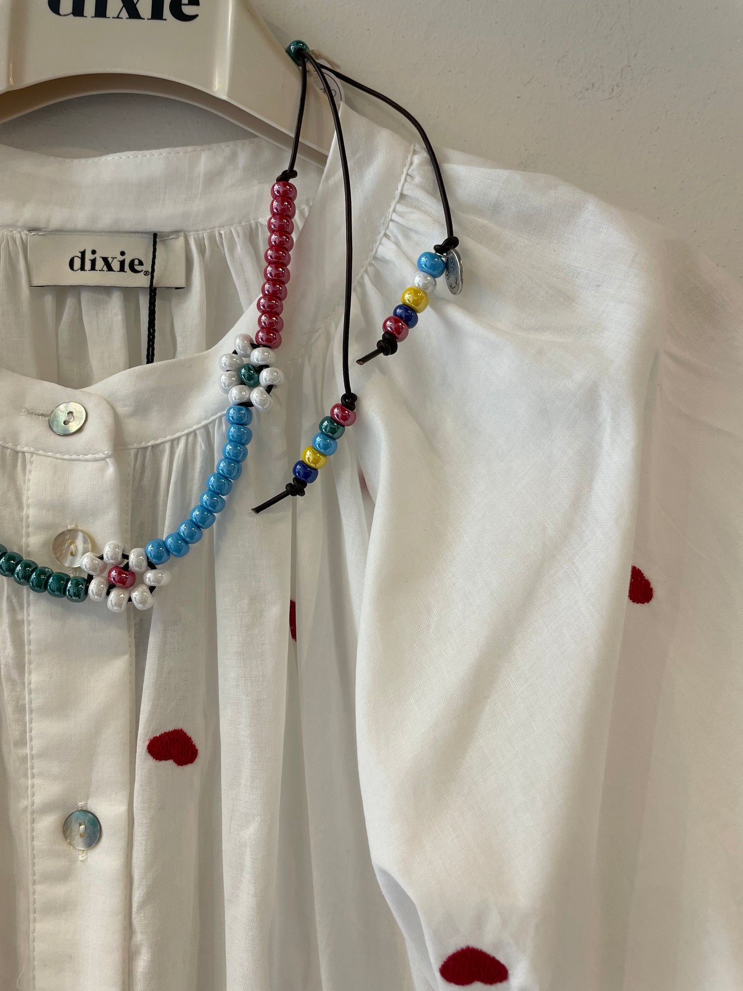 CAMICIA AMPIA CON MANICHE CORTE E DETTAGLI RICAMATI 100%CO