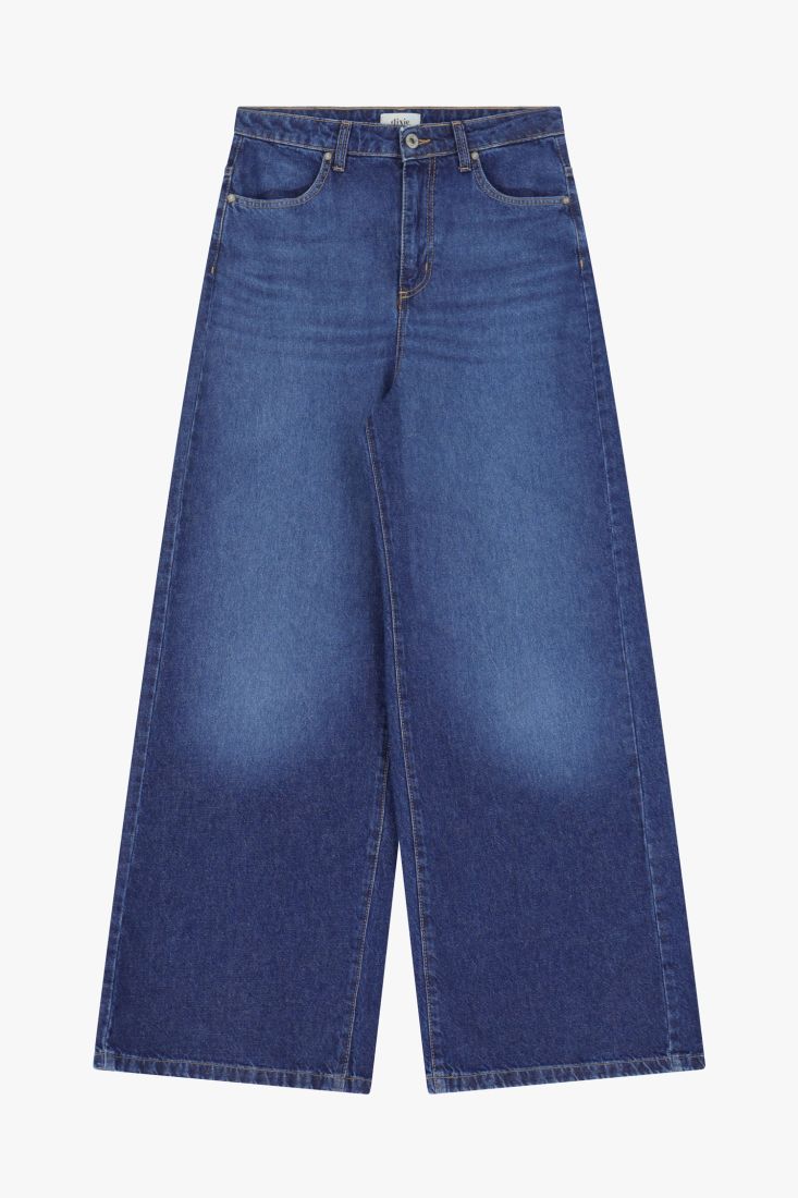 Jeans a gamba larga e vita alta