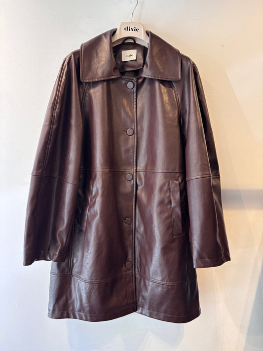 Cappotto linea dritta con tasche laterali