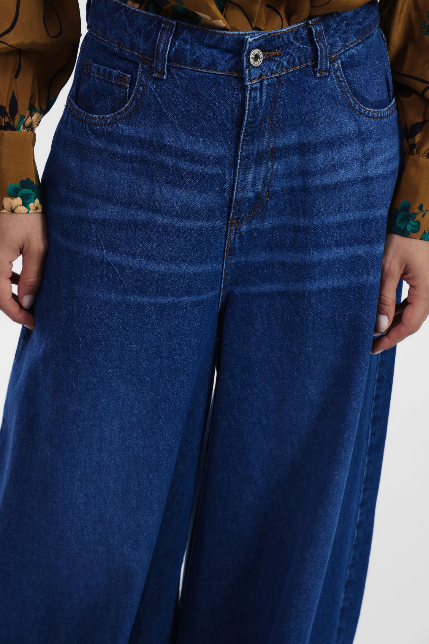 Jeans a gamba larga con vita alta