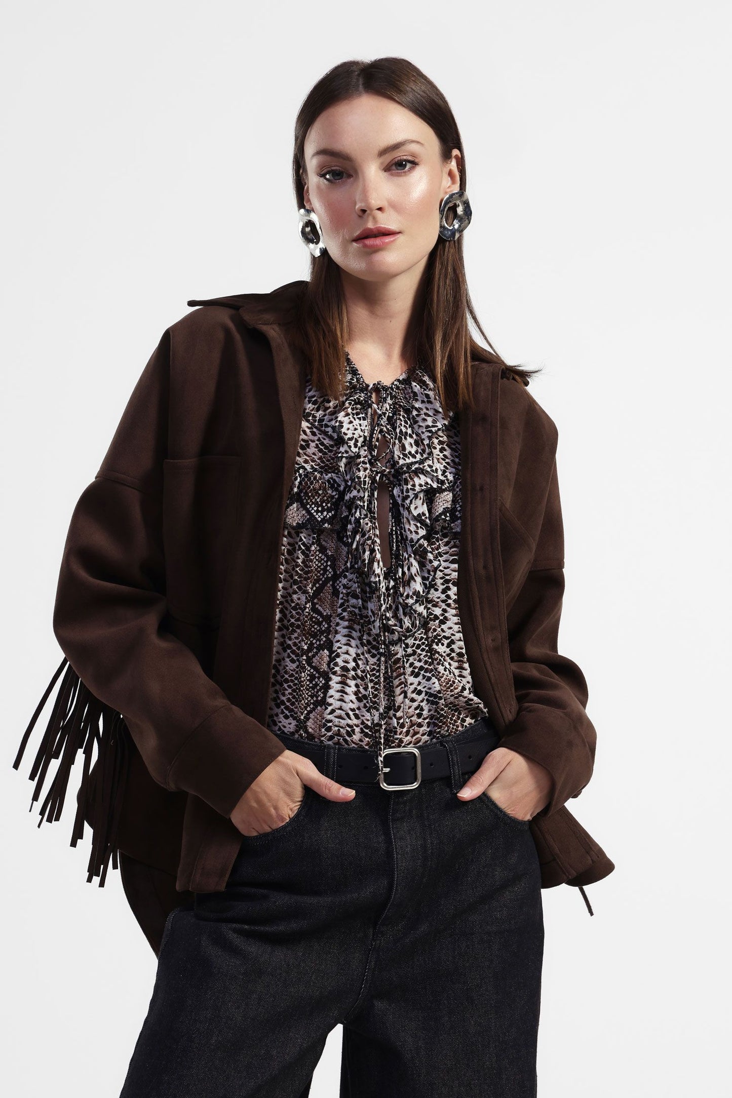 Blazer con frange e chiusura bottoni