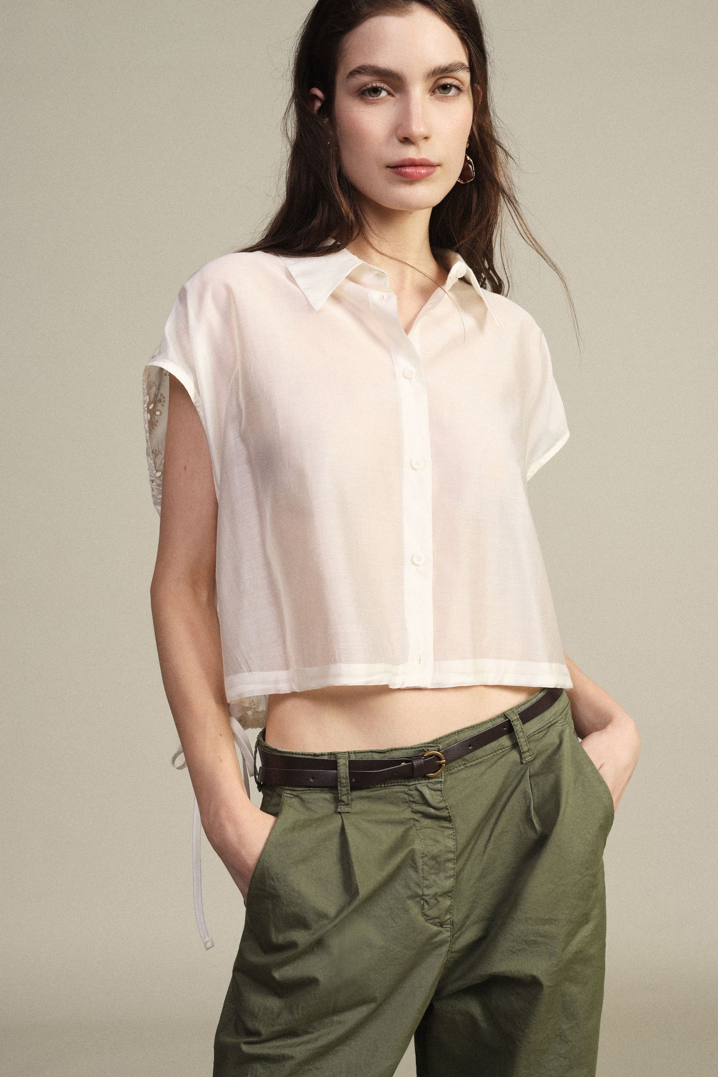 Shirt cropped con maniche traforate e coulisse